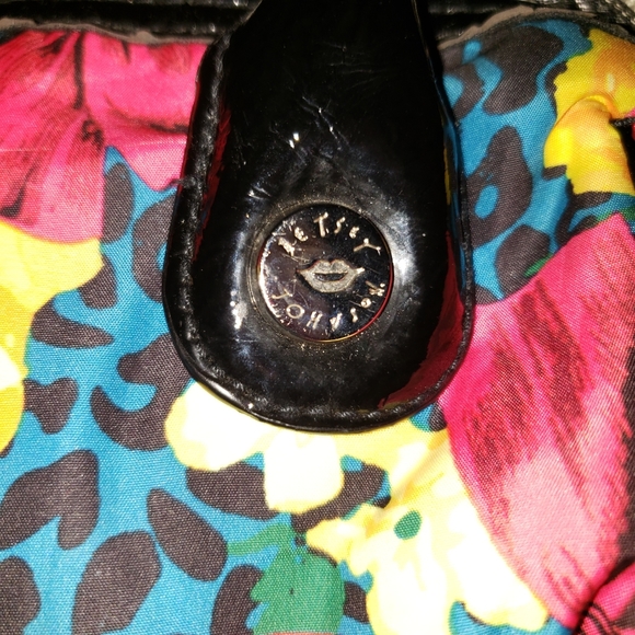 Betsy Johnson | Floral and Bow Print Mini Hand Purse 8 x 6.5 - Picture 5 of 8